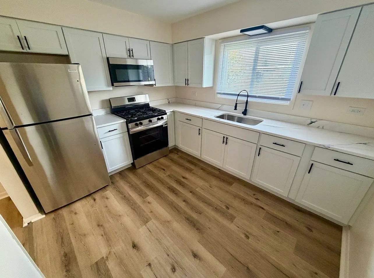 3 bed, 1150 sqft, $2,100 — Photo 1