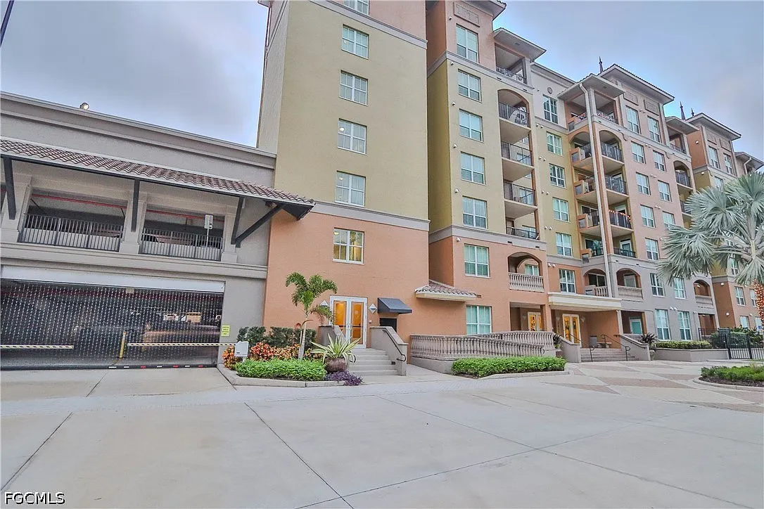 1 bed, 1.5 bath, 685 sqft, $1,695 — Photo 3