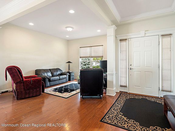 3rd image of 10 Ascot Lane