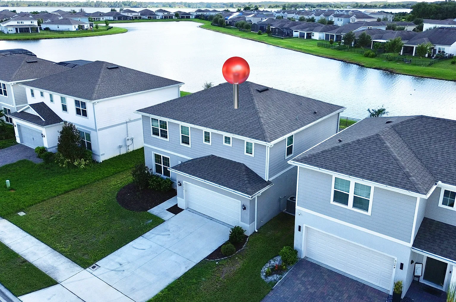 Beautiful Lake View 5 bedrooms Single Family Home with screened patio! — Photo 2