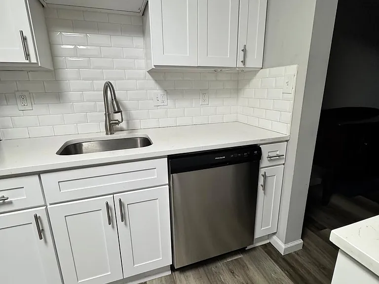 19 Romanoff Ct — Photo 6
