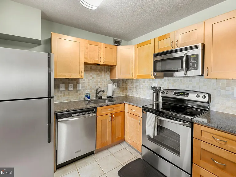 205 Yoakum Pkwy #902 — Photo 6