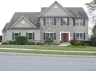 8486 Scenic View Dr, Breinigsville, PA 18031