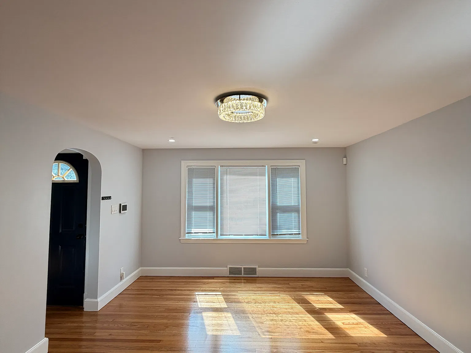 3 bed, 1265 sqft, $3,200 — Photo 4