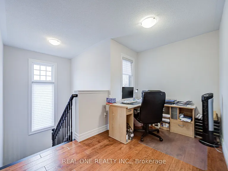 27 Cranston St #UPPER — Photo 16