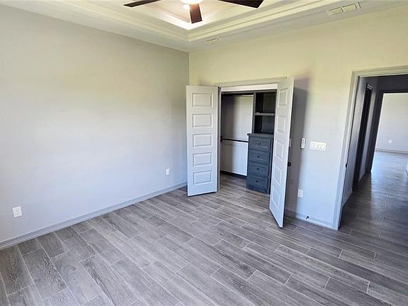 5th image of 709 Spruce St