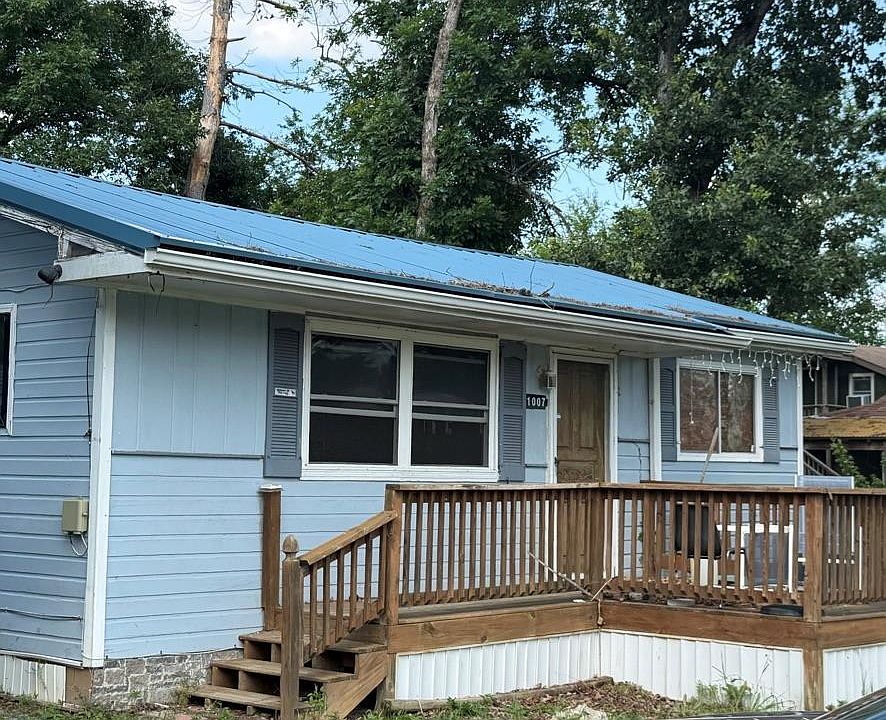 2nd image of 1007 Cloud Springs Rd