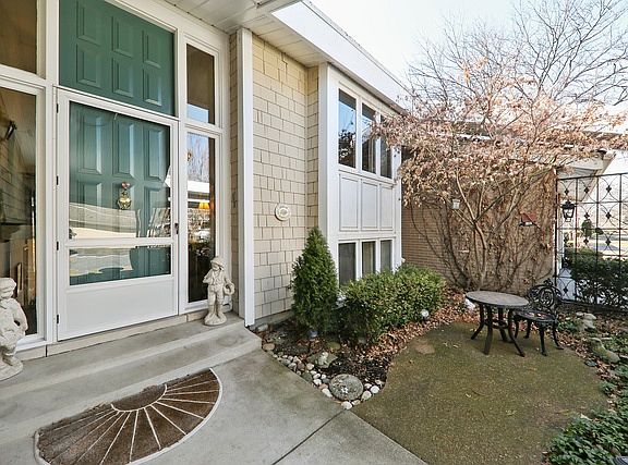 2nd image of 124 Briarwood Ave