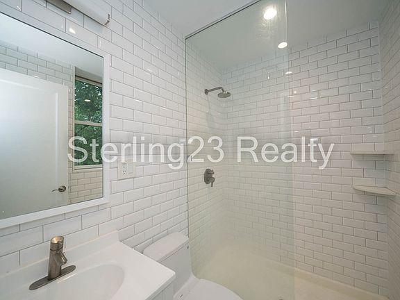 4th image of 26-20 Hoyt Ave S #2L