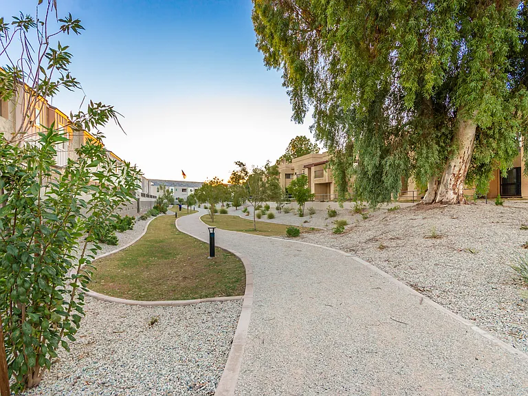 2134 W Harmont Dr — Photo 68