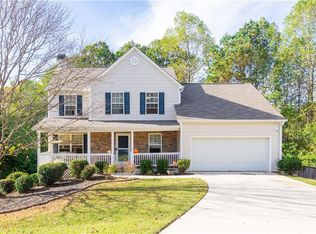 401 Crested View Dr, Loganville, GA 30052