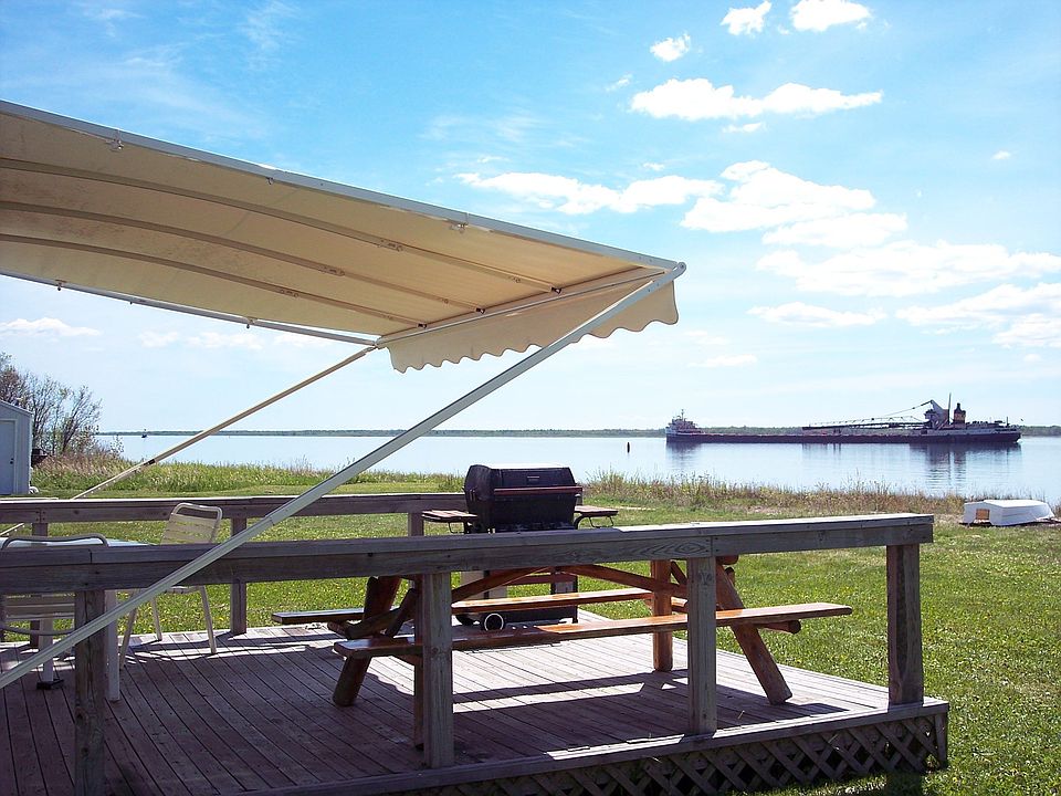 183' of Beautiful Waterfront