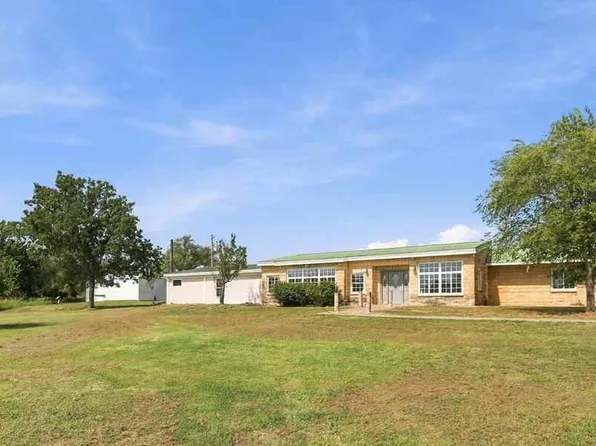 2742 Austin Rd, Ponca City, OK 74601