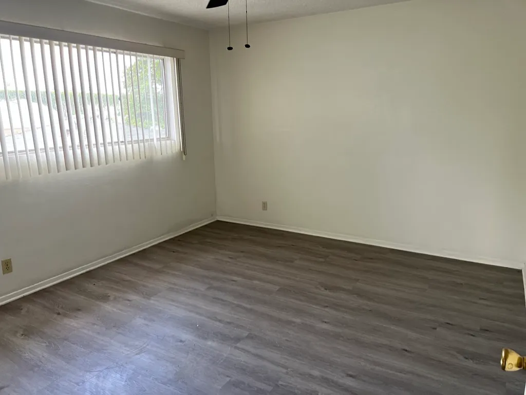 2 bed, 850 sqft, $2,300 — Photo 2