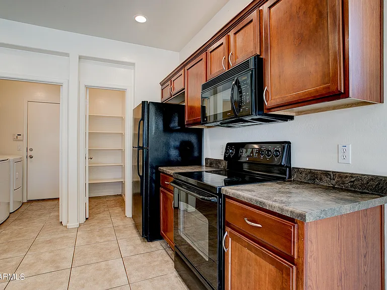 9928 W Chipman Rd — Photo 12