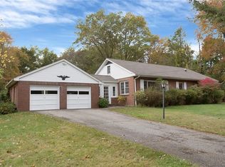 7 Crest Dr, Katonah, NY 10536