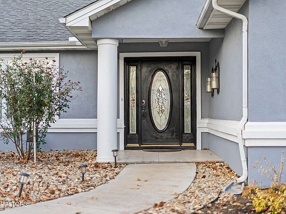 2nd image of 205 Lexington Pl