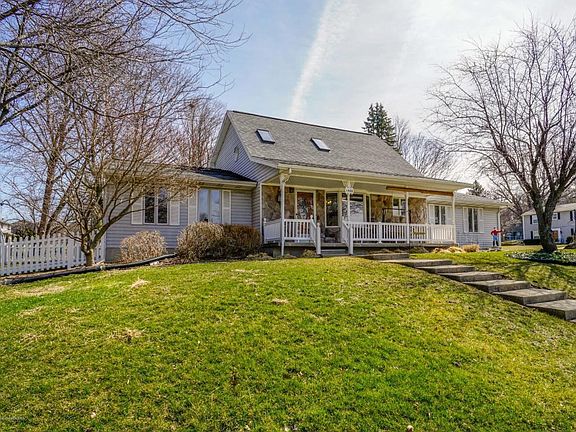 2nd image of 1406 Spearberry Ln