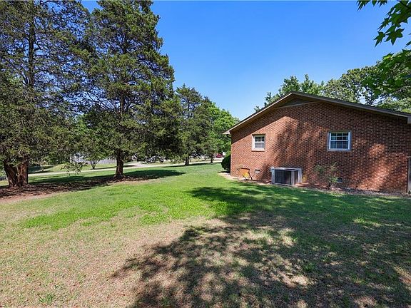 5th image of 3229 Silver Maple Rd