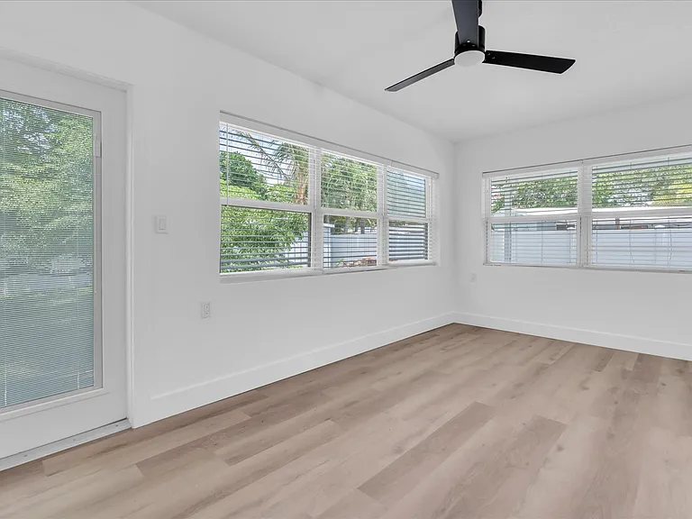 8801 Sunlit Cove Dr NE — Photo 16