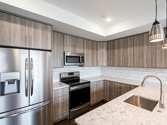 2nd image of 1527 N Franklin St #2