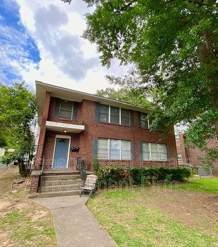 2 bed, 1.0 bath, 1250 sqft, $925 — Photo 1