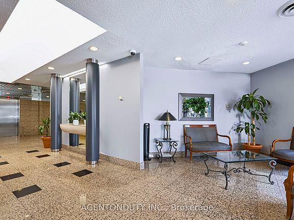 5th image of 25 Maitland St #1602