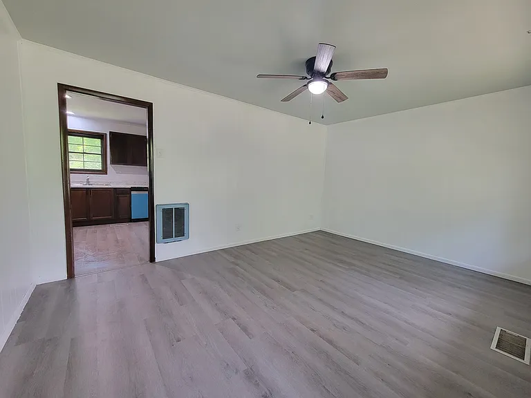 3405 Granberry Dr — Photo 3