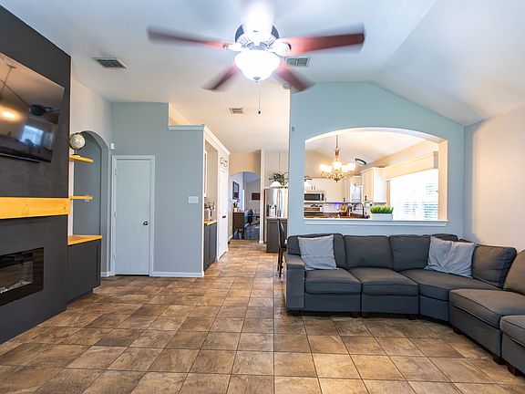 3rd image of 2735 Honey Suckle Dr