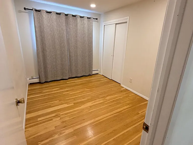 566 Anderson Ave — Photo 7