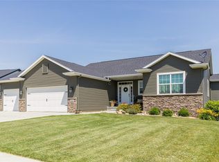 1820 Huntsboro Ln SW, Cedar Rapids, IA 52404