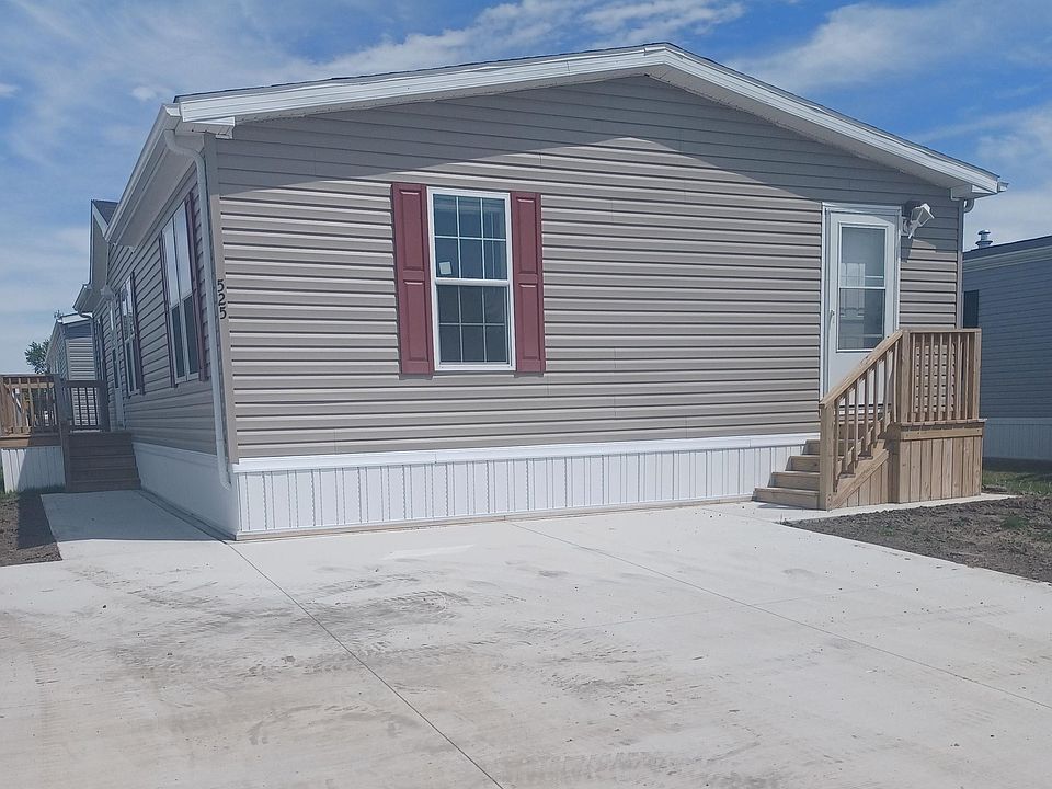 Exterior Image-0-Mansion 525 Friendly Village