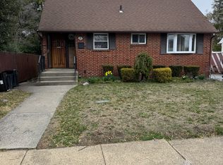 29 Sunset Ave, Hicksville, NY 11801