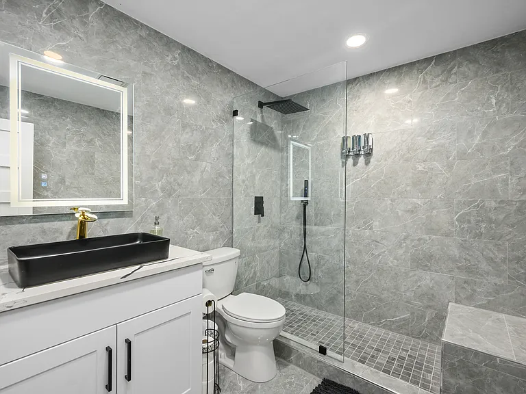 1118 Banks St #25 — Photo 10