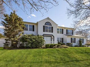 6 Doyle Ct, Lake Grove, NY 11755