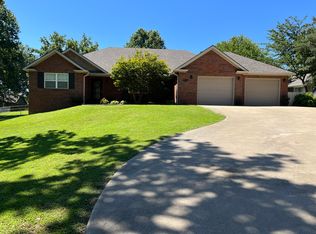 1426 Melody Ln, Grove, OK 74344