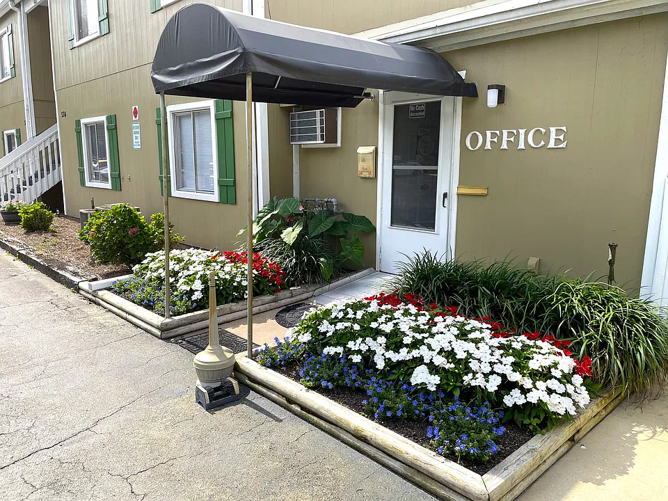 Lyn Garden Apartments