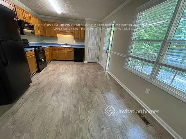 485 Senator Rd — Photo 4