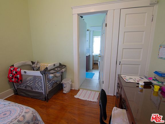 4th image of 1594 W 35th Pl