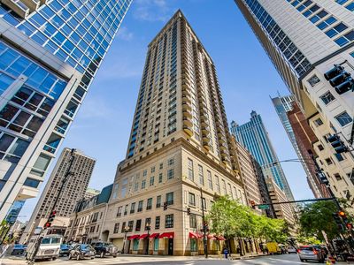 10 E Delaware Pl APT 18D, Chicago, IL, 60611