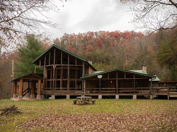 1111 Water Branch Rd, Elkhorn City, KY 41522