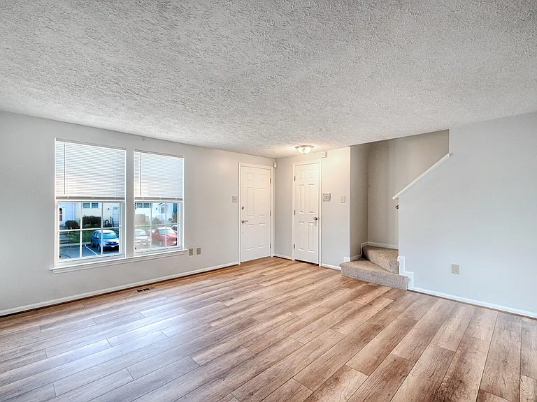 1018 Pirates Ct — Photo 6