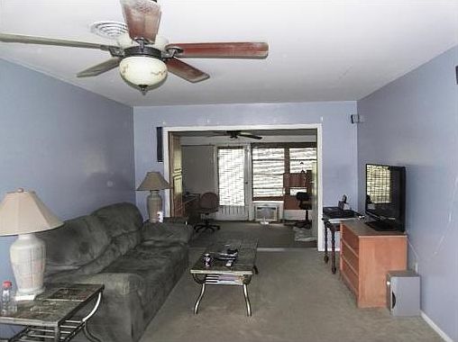 2nd image of 633 Beach
