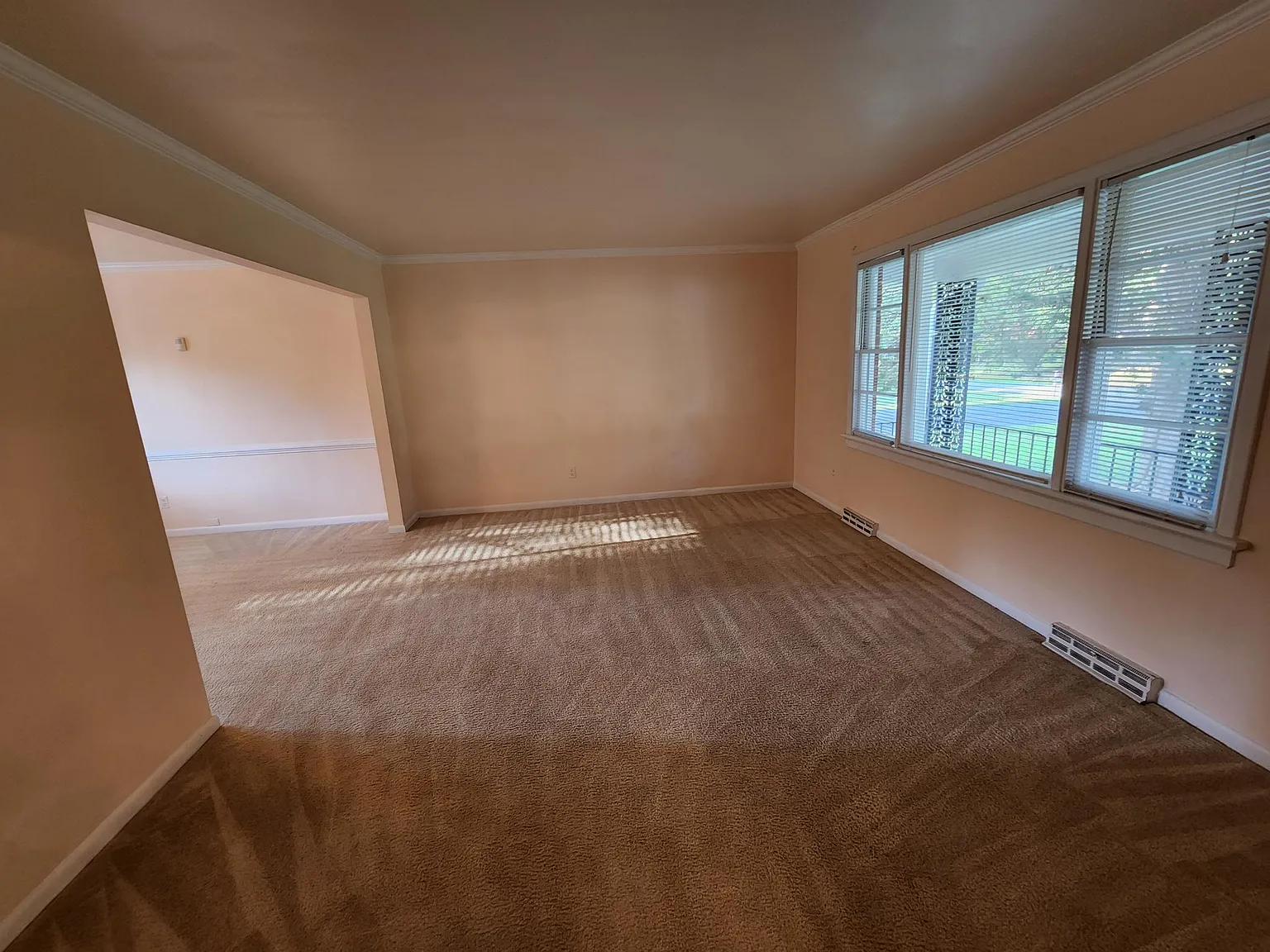 4 bed, 2.5 bath, 2994 sqft, $2,275 — Photo 3