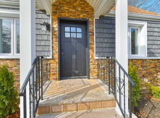 384 Emerson Pl, Uniondale, NY 11553