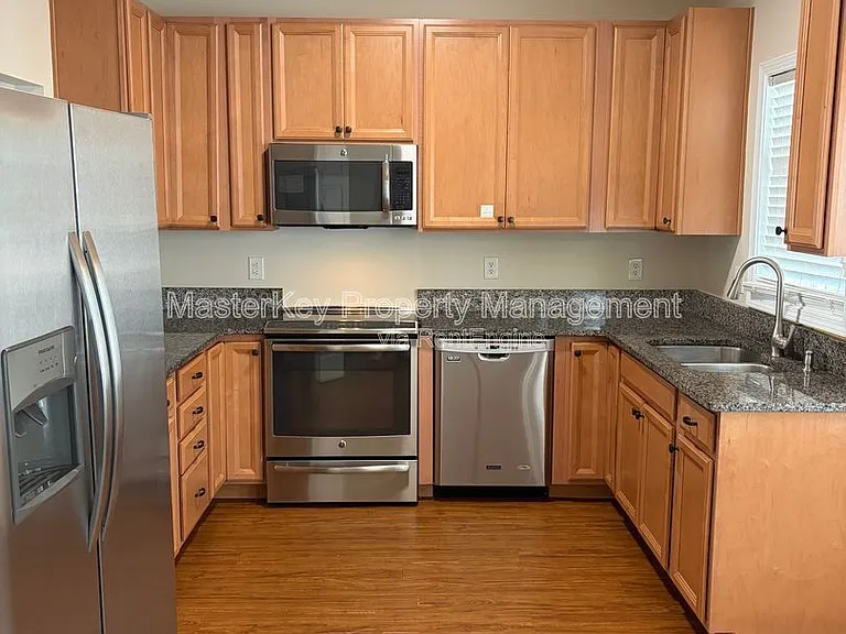 208 Pointe Crest Ct — Photo 2