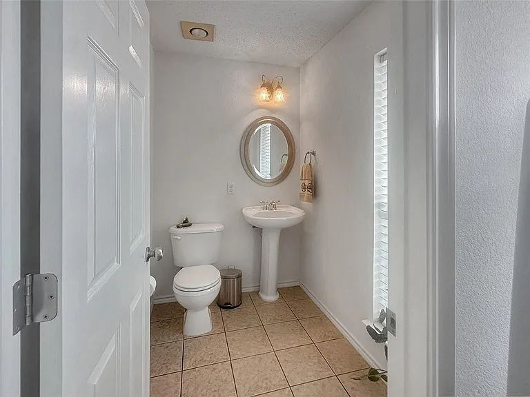 10717 Greenview Ct — Photo 7