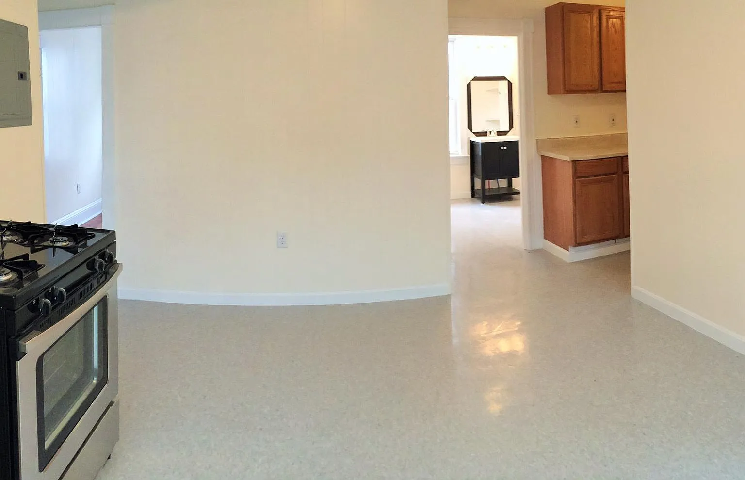 3 bed, 1000 sqft, $1,900 — Photo 3