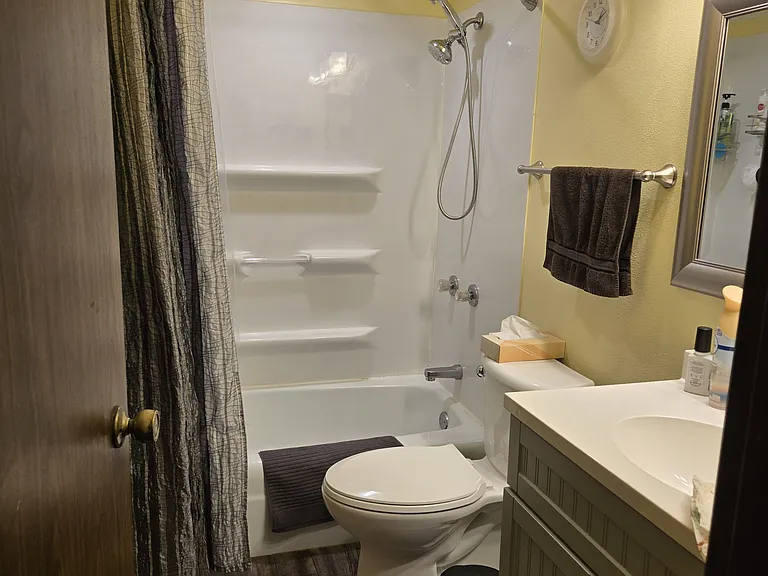 727 N Hawthorne Dr — Photo 3
