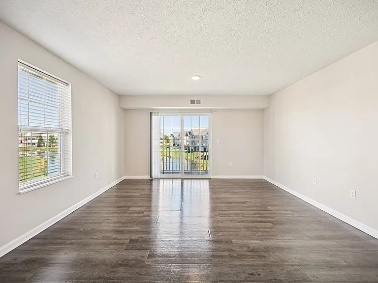 Latham Apartments — Photo 41